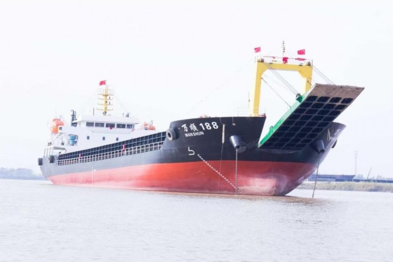 5000DWT Self-propelled Deck Barge (LCT)