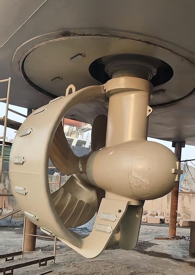 Azimuth Thruster With Nozzle