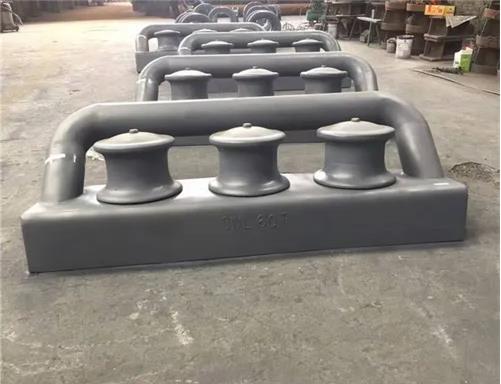 JIS F 2014-87 Closed Type Three Roller Fairlead